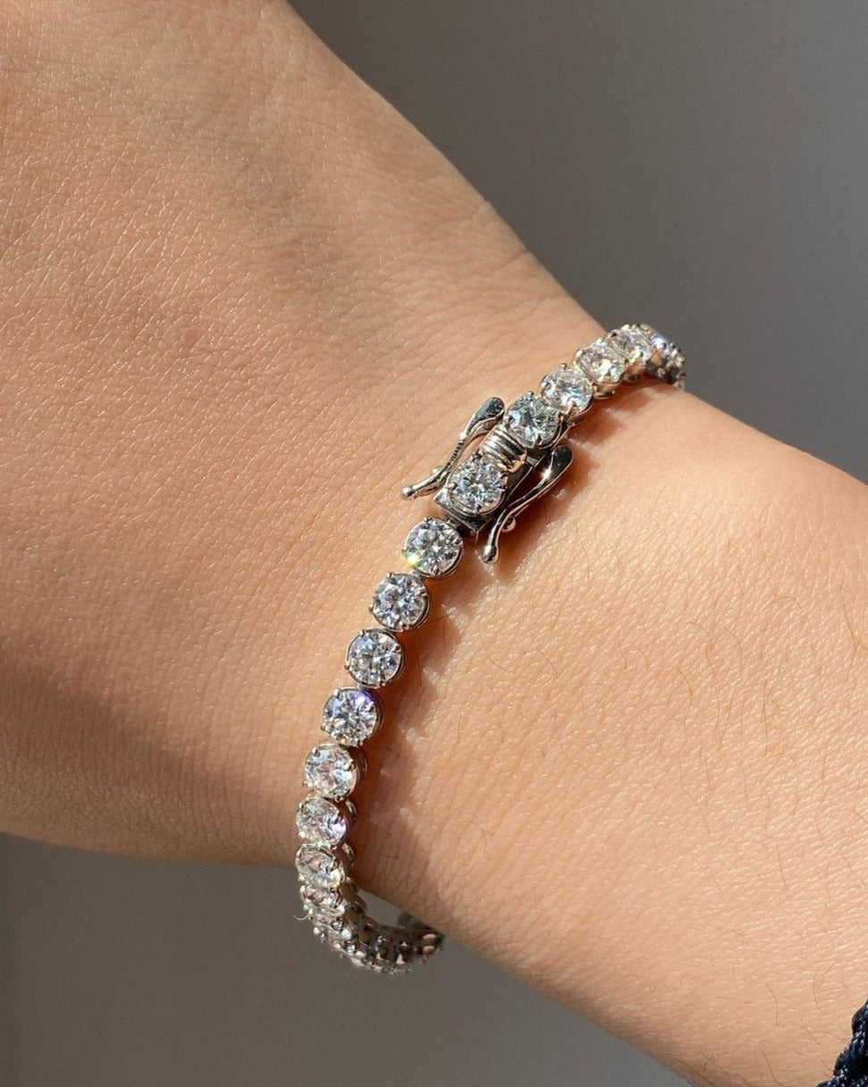 White Round Cut Brilliant Cut Signity Diamond Prong Set Tennis Bracelet | First Communication Gift Bracelet | Classic Design Tennis Bracelet