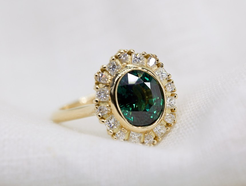 2.8Ct Green Oval Cut Bezel Ring | Party Wear Ring For Women | Glamorous Ring | Delicate Ring