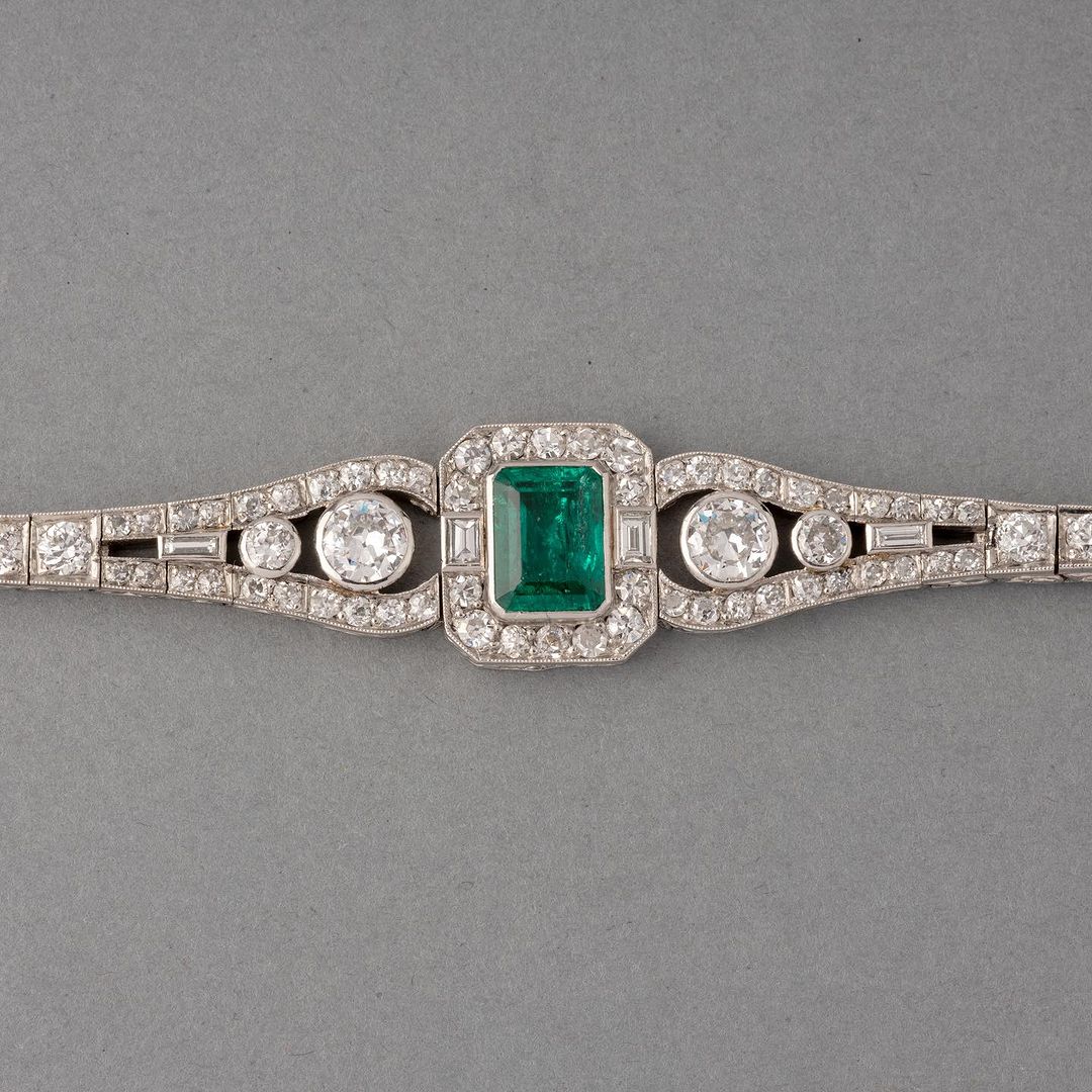 Green Emerald Brilliant Cut Signity Diamond Bezel With Halo Bracelet | Party Wear Bracelet For Women | Anniversary Gift For Wife