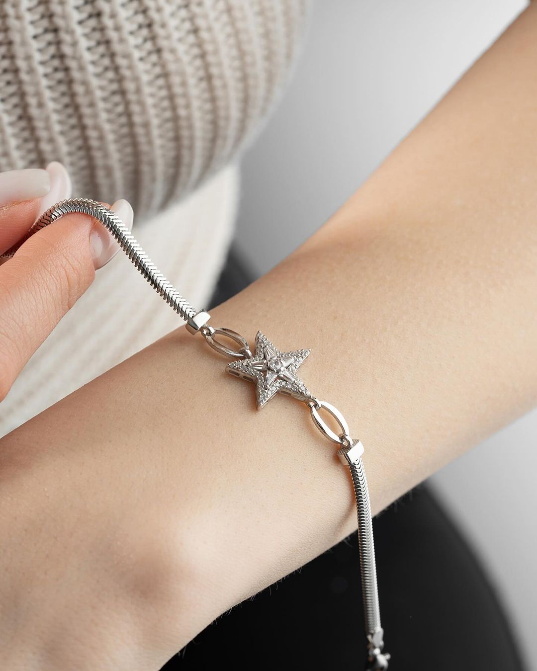 Star Shape White Round Brilliant Cut Signity Diamond Solitaire Bracelet For Women | Fancy Bracelet For Her | Gift For Sister