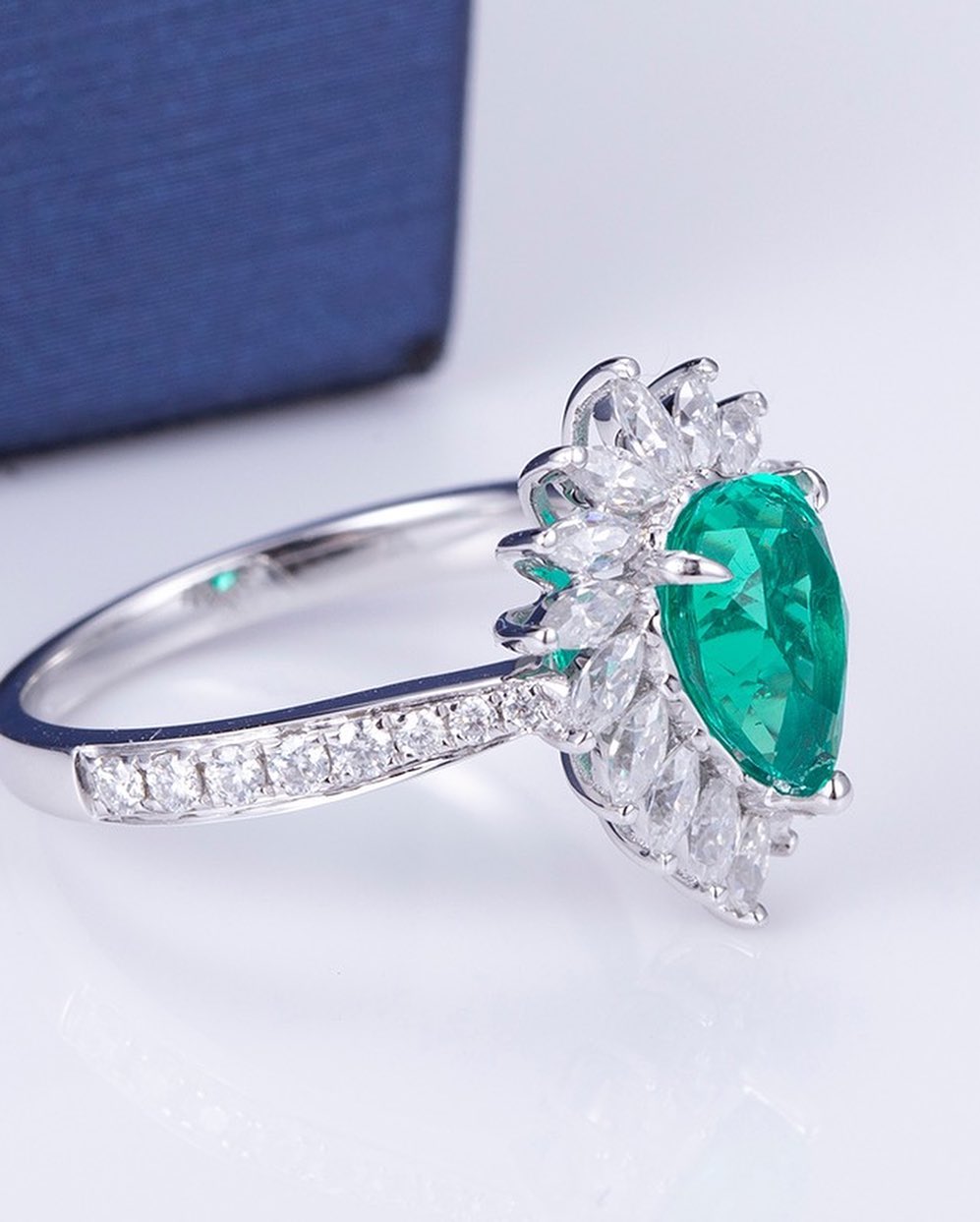 3.1Ct Green Pear Cut Halo Ring| Party Wear Ring | Special Occasion Ring | Timeless Design