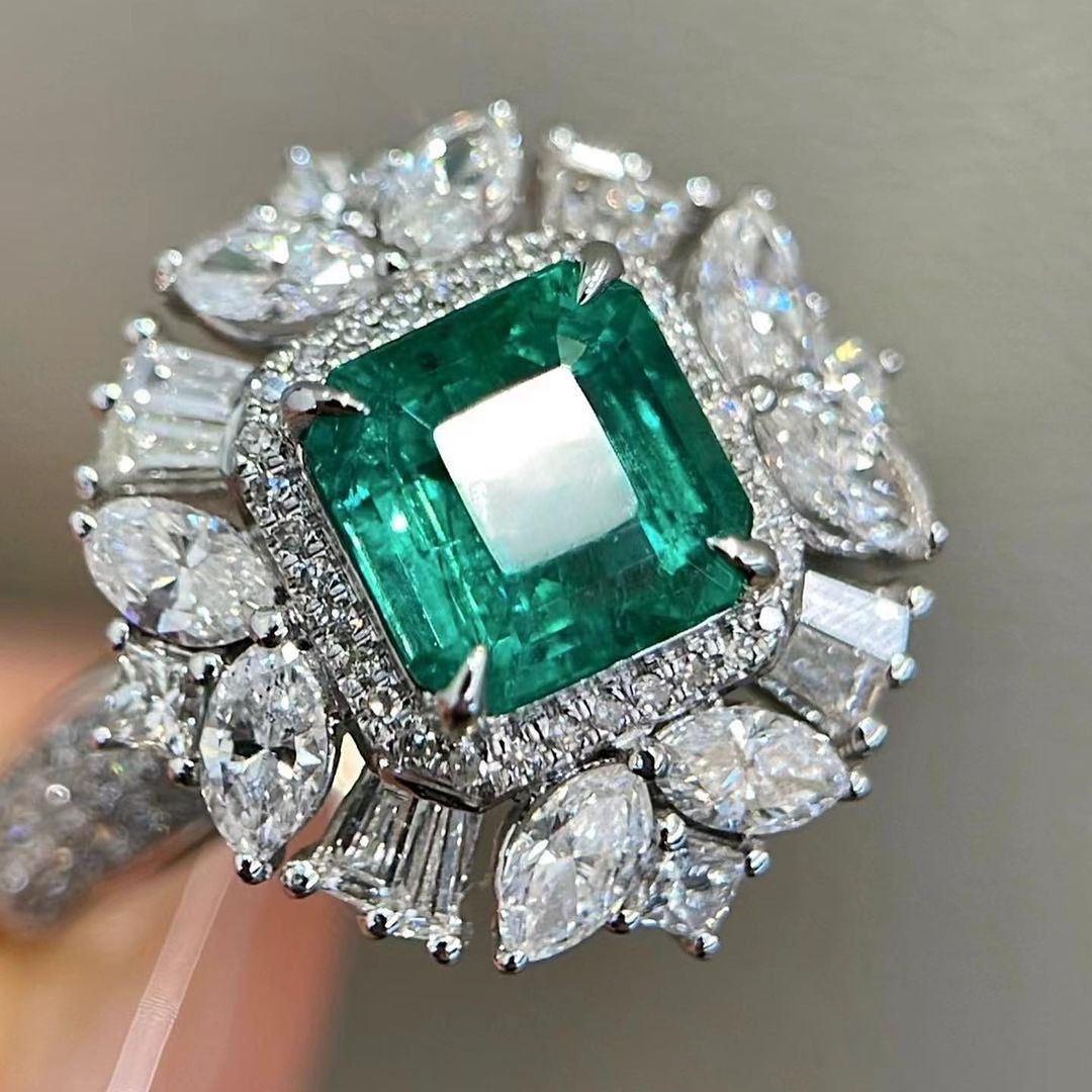 2.8Ct Green Asscher Cut Halo Ring | Party Wear Ring | Elegant Ring | Statement Ring
