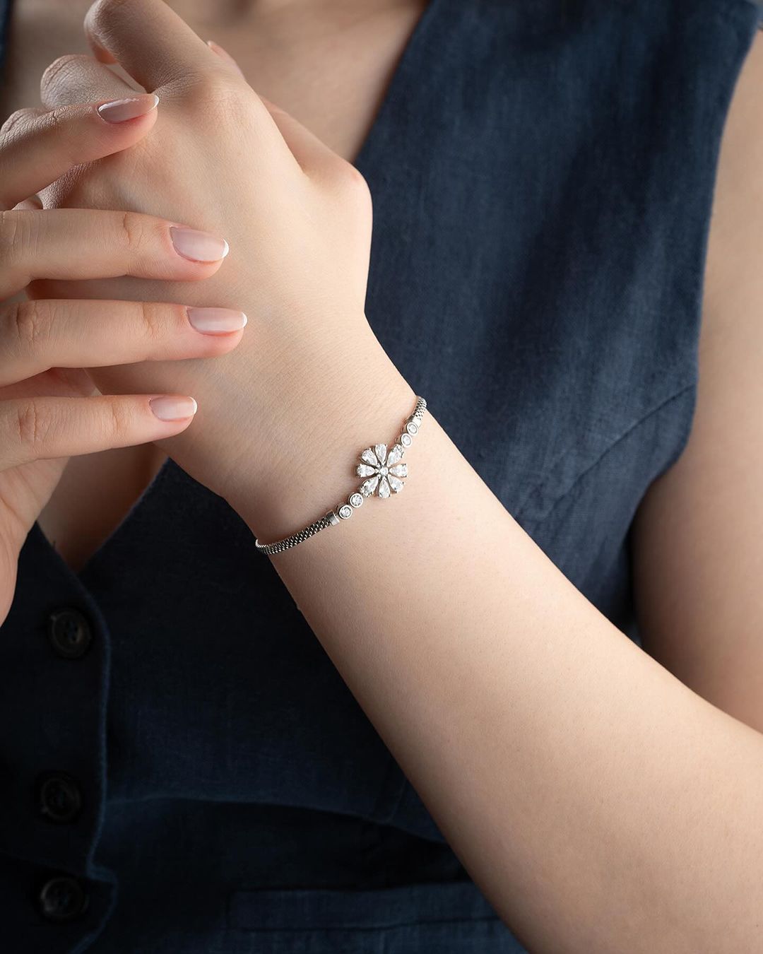 Flower Shape White Round And Pear Brilliant Cut Signity Diamond Prong Set Bracelet | Baby Shower Gift Bracelet | Fashion Jewelry