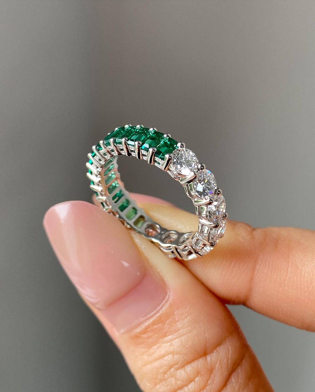 3.30Ct White Round And Green Emerald Cut Full Eternity Band Ring | Engagement Band Ring For Fiancée | Fashion Jewelry