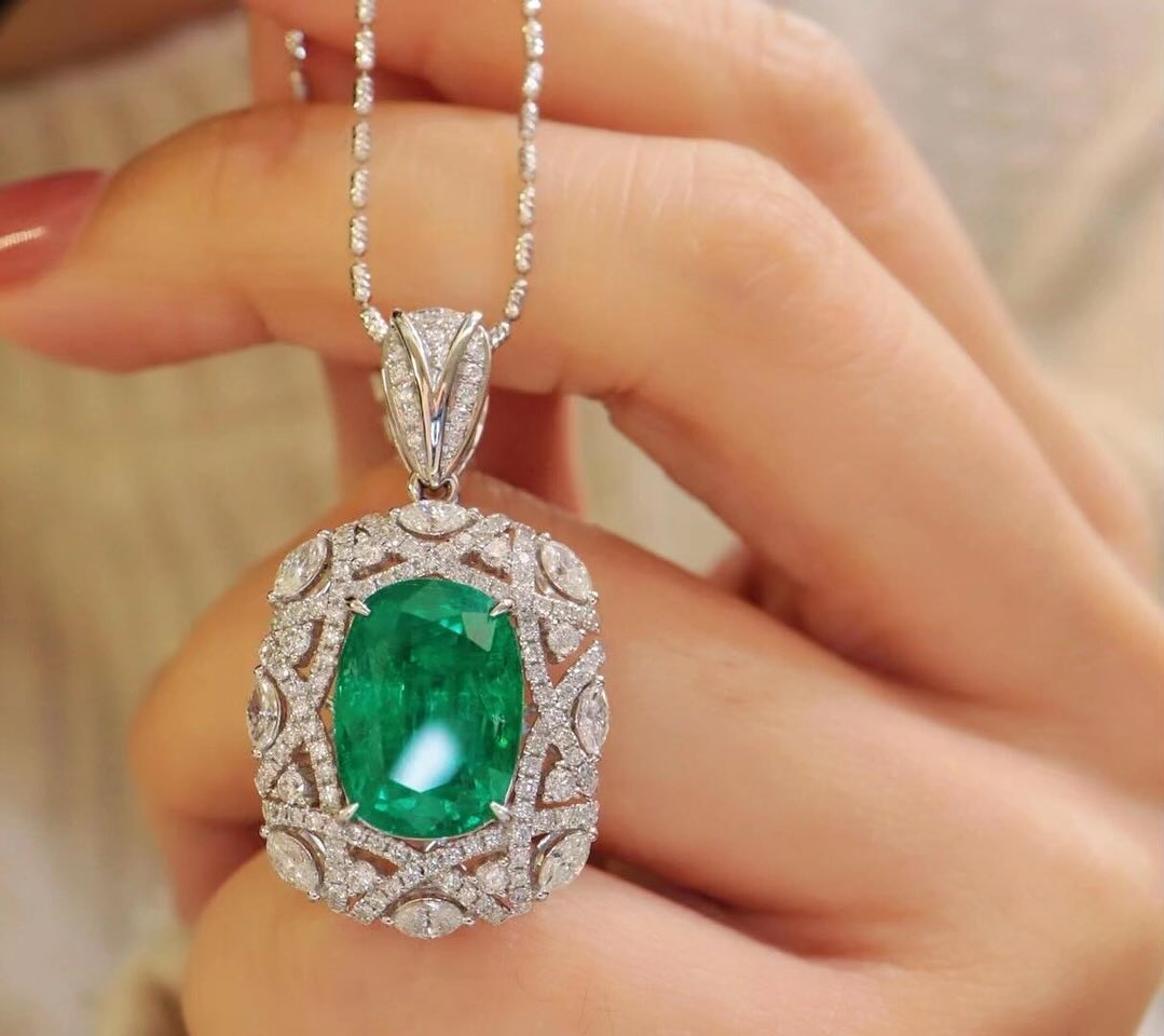 3.50Ct Green Cushion Cut Solitaire Pendant | Party Wear Pendant | Special Occasion Pendant | Wedding Pendant For Bridal