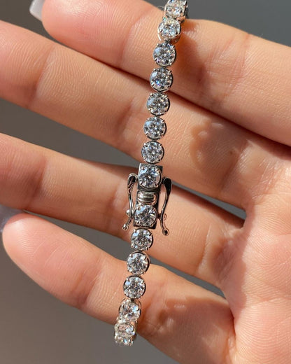 White Round Cut Brilliant Cut Signity Diamond Prong Set Tennis Bracelet | First Communication Gift Bracelet | Classic Design Tennis Bracelet