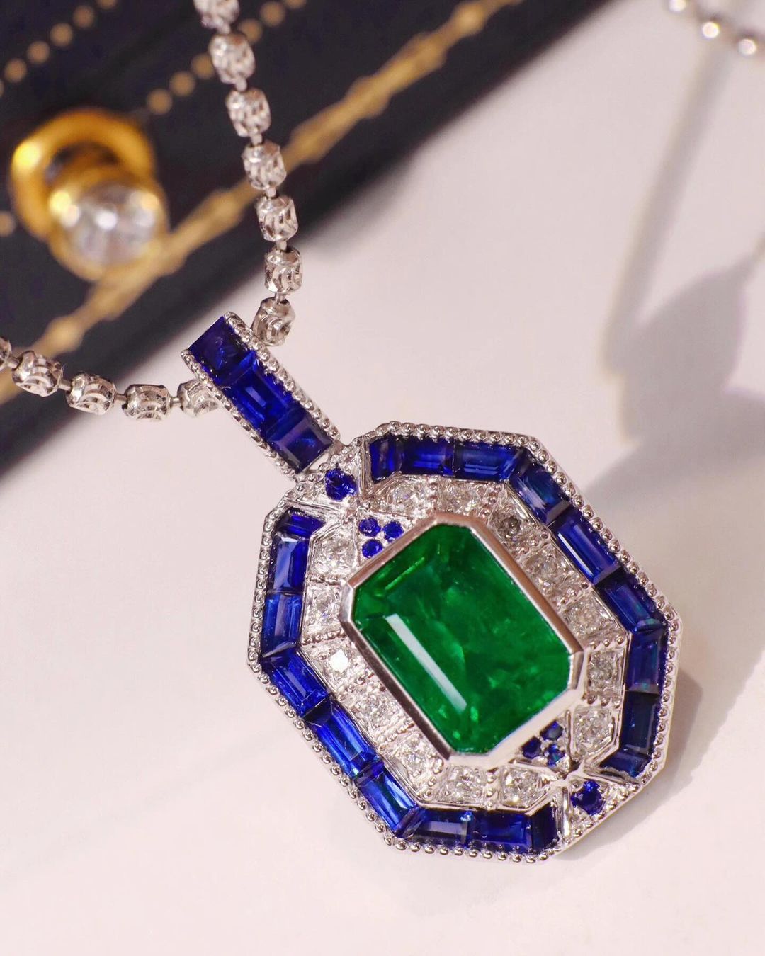 Vintage 2.80Ct Green Emerald Cut Bezel Pendant | Surprise Gift Pendant For Her | Elegant Jewelry Piece | Fashion Jewelry